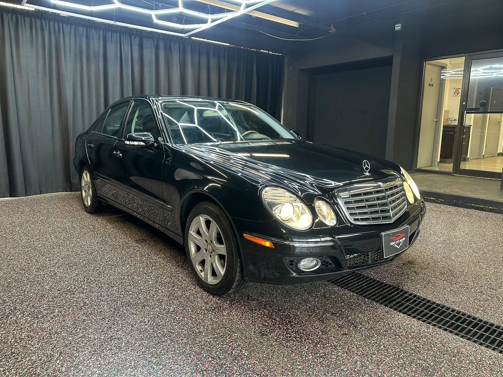 Used 2008 Mercedes-Benz E 350 4MATIC Sedan image 9