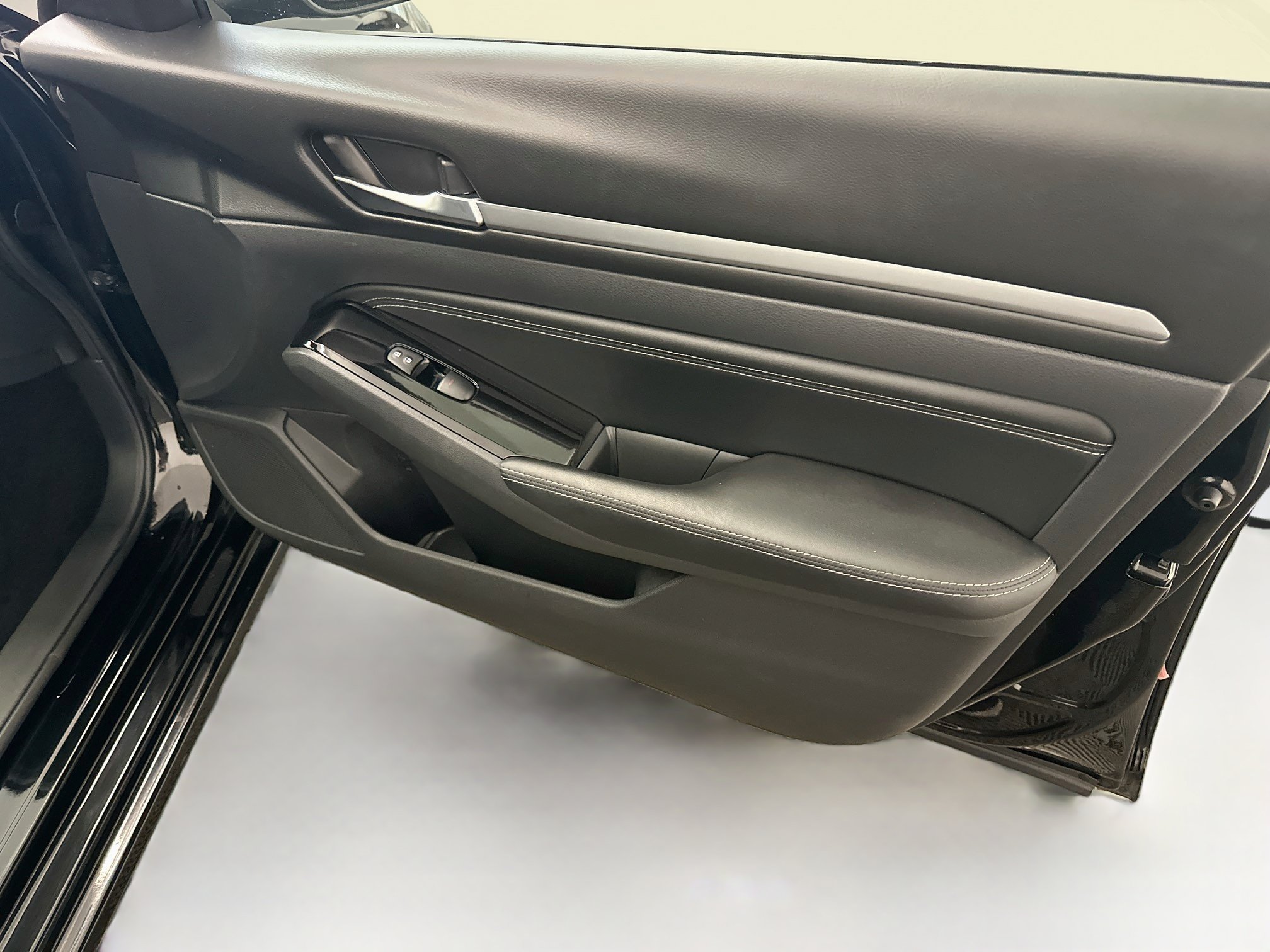 Used 2023 Nissan Altima 2.5 SV w/ SV Premium Package FWD image 34