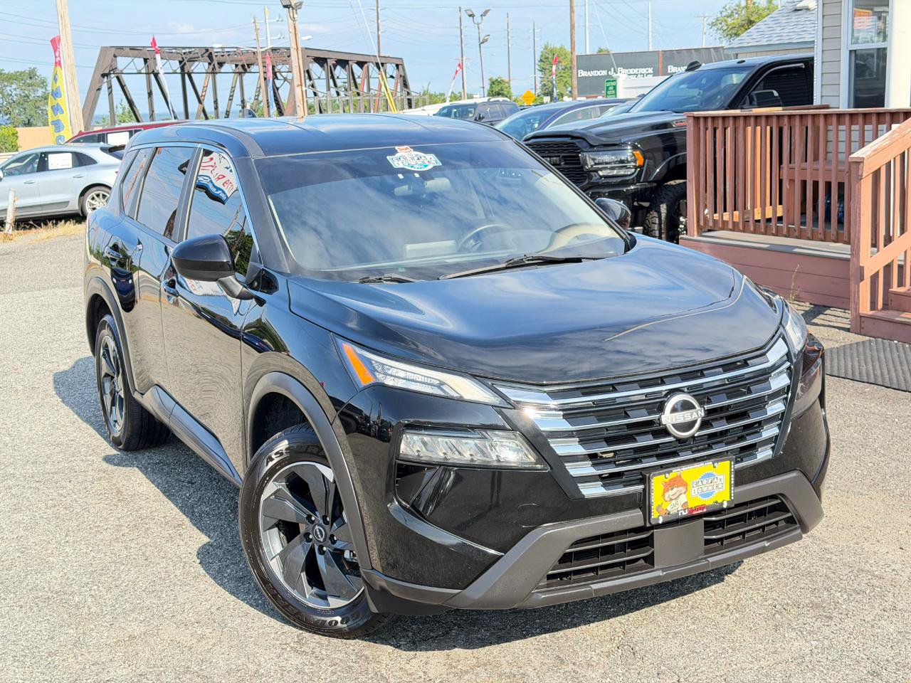 Used 2024 Nissan Rogue SV AWD/4WD image 2
