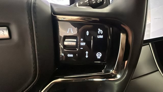 Used 2025 Land Rover Range Rover Velar Dynamic SE AWD/4WD image 17