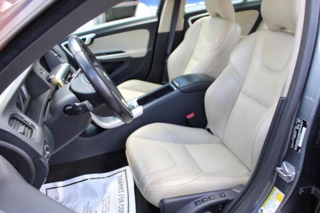 Used 2017 Volvo S60 T5 Dynamic FWD image 9