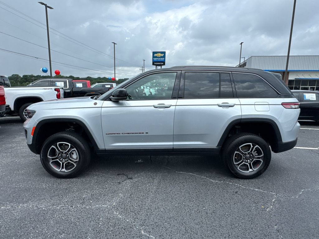 Used 2022 Jeep Grand Cherokee Trailhawk w/ ADV Protech Group II AWD/4WD image 9