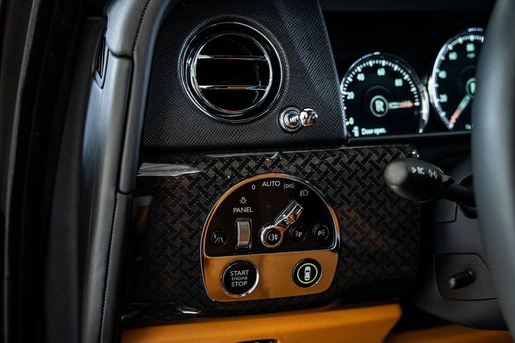 Used 2022 Rolls-Royce Cullinan Black Badge image 27