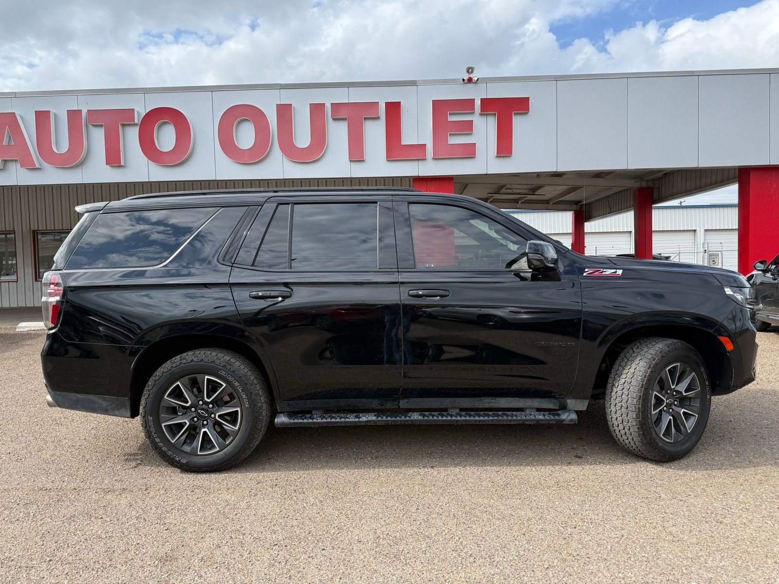 Used 2022 Chevrolet Tahoe Z71 w/ Z71 Off-Road Package AWD/4WD image 3