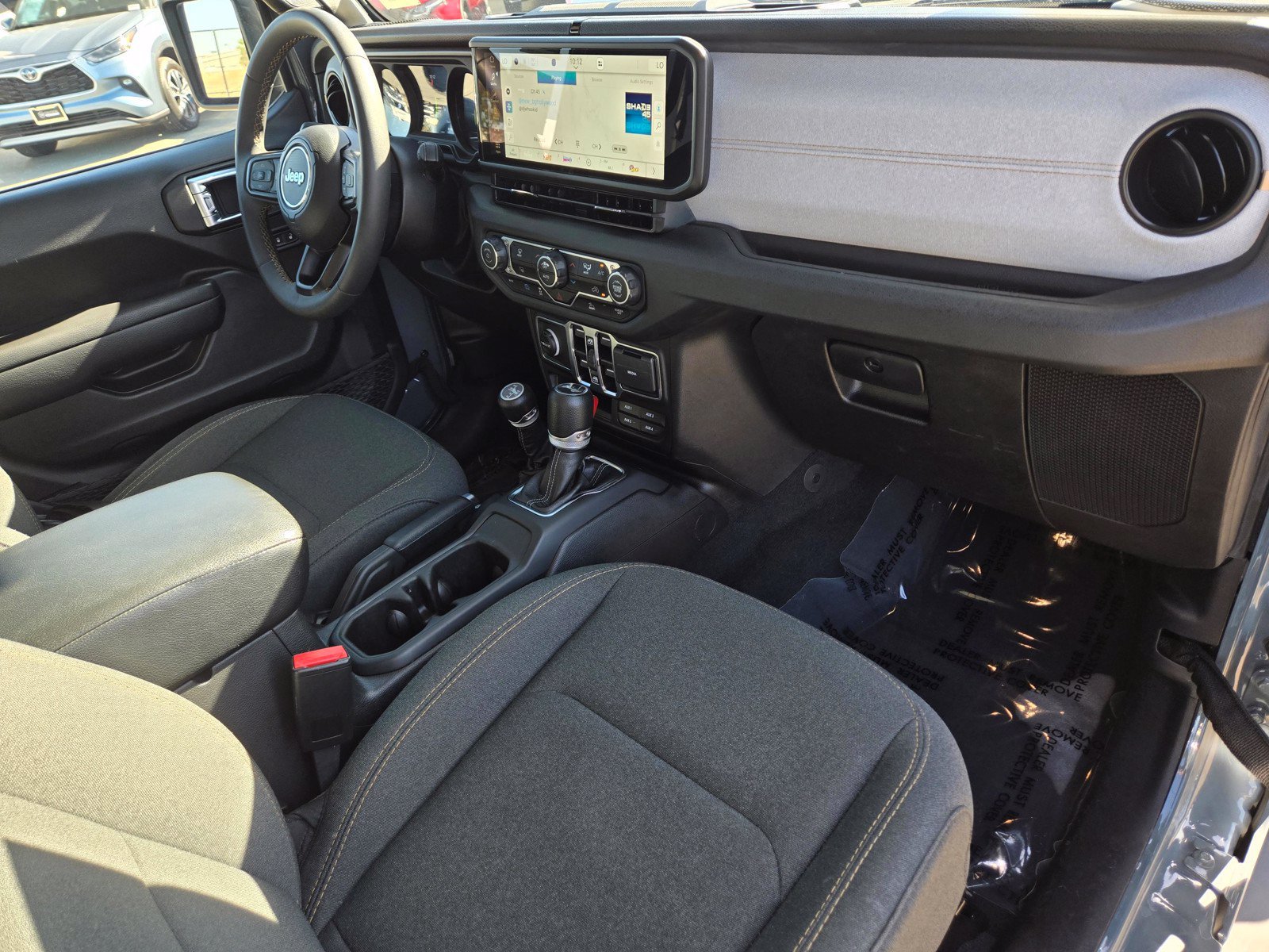 Used 2024 Jeep Wrangler Unlimited AWD/4WD image 10