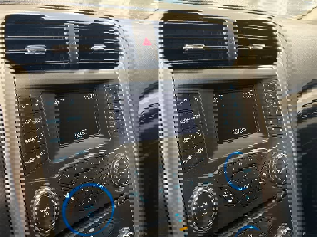 Used 2017 Ford Fusion SE image 30