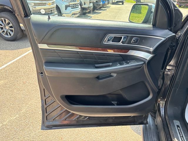 Used 2018 Ford Explorer Platinum AWD/4WD image 7