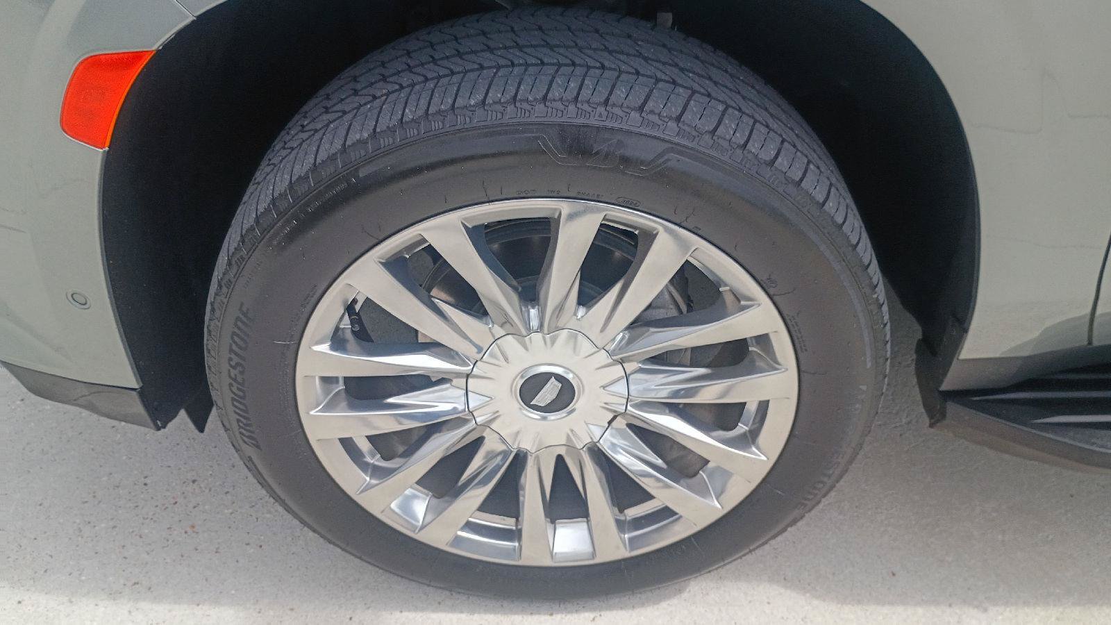 Used 2024 Cadillac Escalade Premium Luxury AWD/4WD image 28