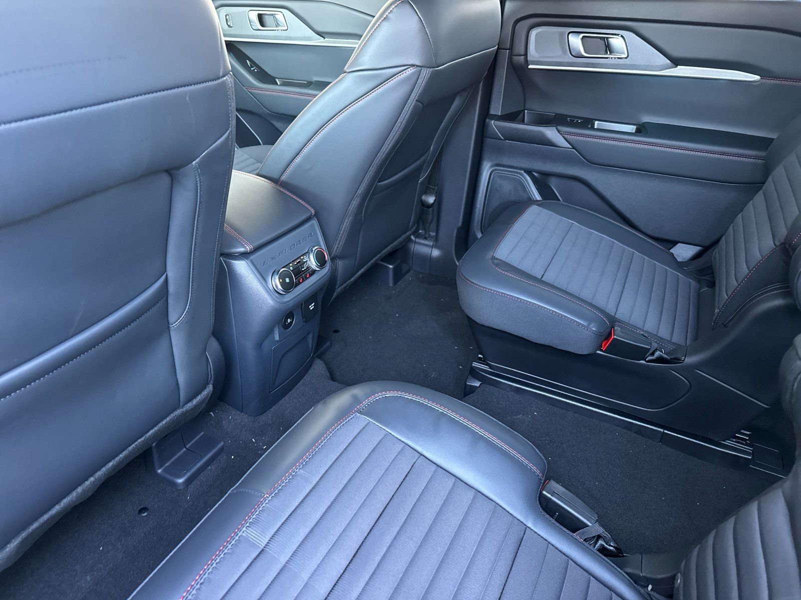 New 2026 Ford Explorer ST-Line w/ ST-Line Street Pack image 12