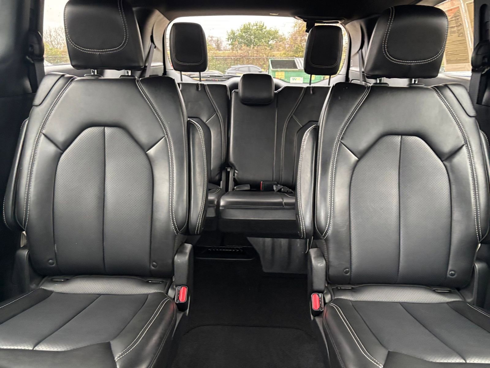 Used 2025 Chrysler Pacifica Select image 41