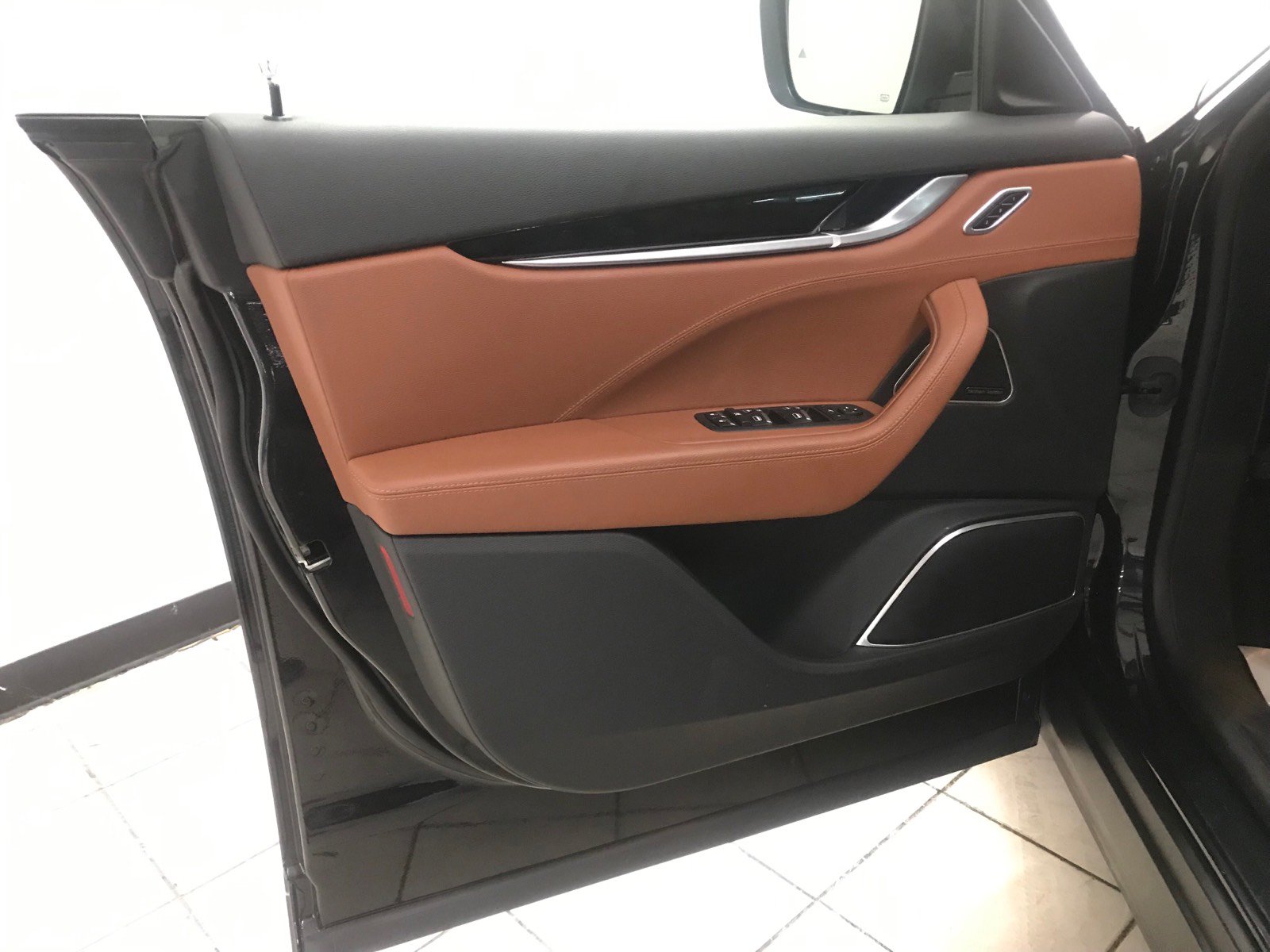 Used 2023 Maserati Levante GT AWD/4WD image 8