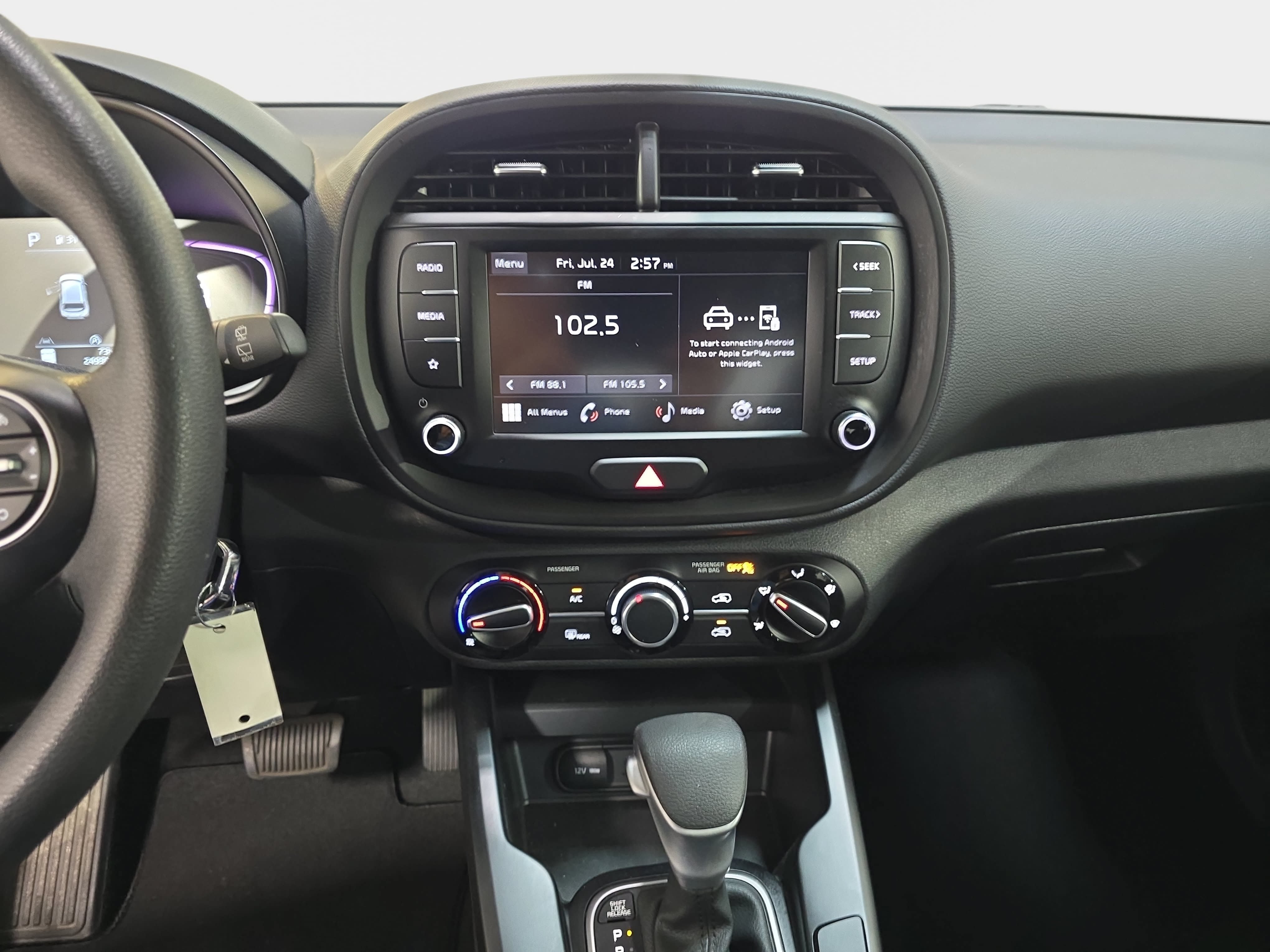 Used 2023 Kia Soul LX w/ LX Technology Package FWD image 17