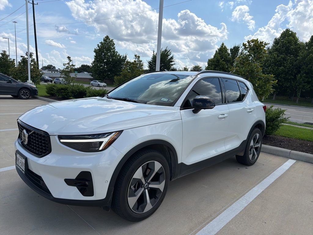 Used 2025 Volvo XC40 B5 Plus w/ Protection Package Premier