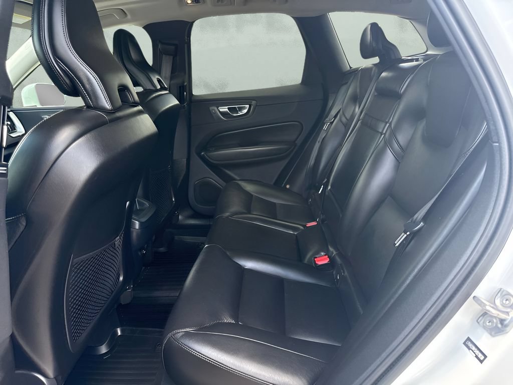 Used 2019 Volvo XC60 T6 Momentum w/ Premium Package AWD/4WD image 12