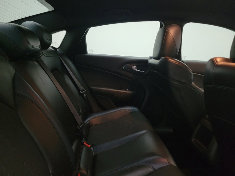 Used 2015 Chrysler 200 S image 19