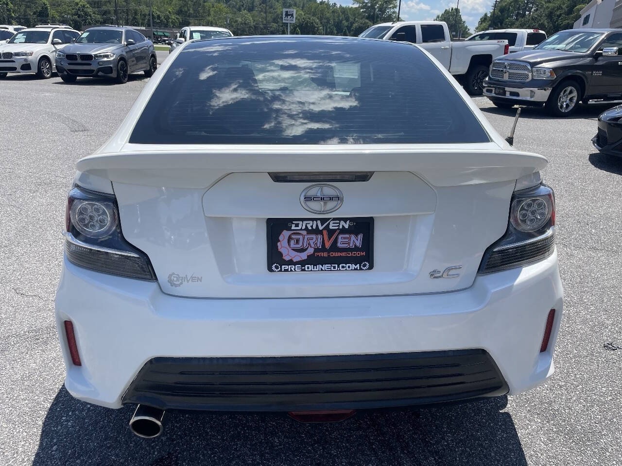 Used 2015 Scion tC FWD image 9