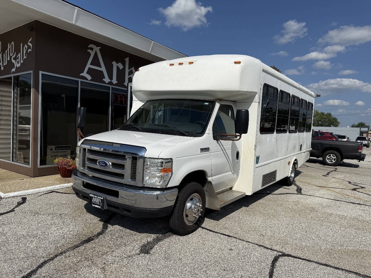 Used 2016 Ford E-450 and Econoline 450 Super Duty w/ Shuttle Bus Prep Package RWD image 2