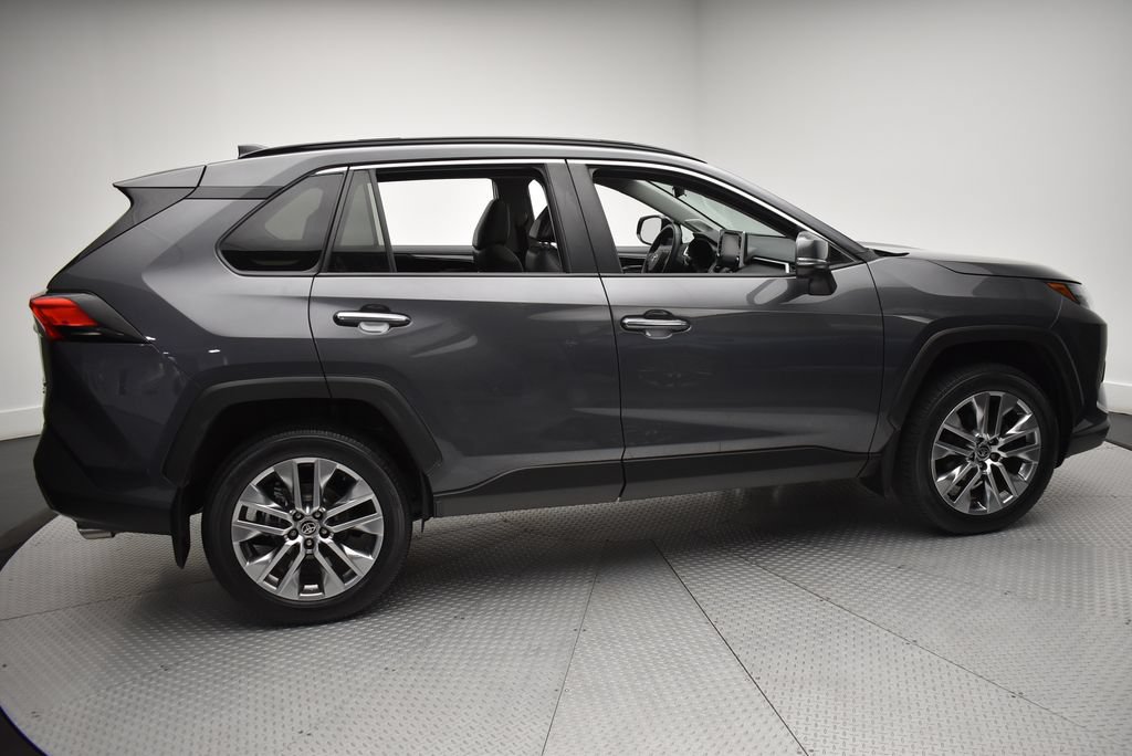 Used 2022 Toyota RAV4 Limited AWD/4WD image 4