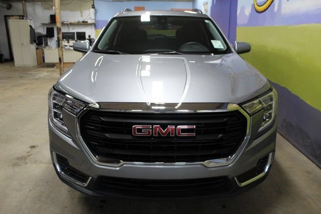 Certified 2023 GMC Terrain SLE w/ Driver Convenience Package AWD/4WD image 2