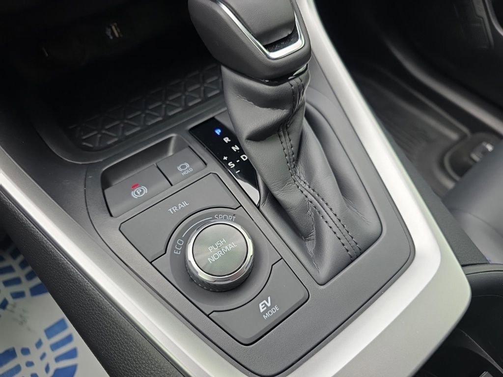 Used 2025 Toyota RAV4 XSE image 28