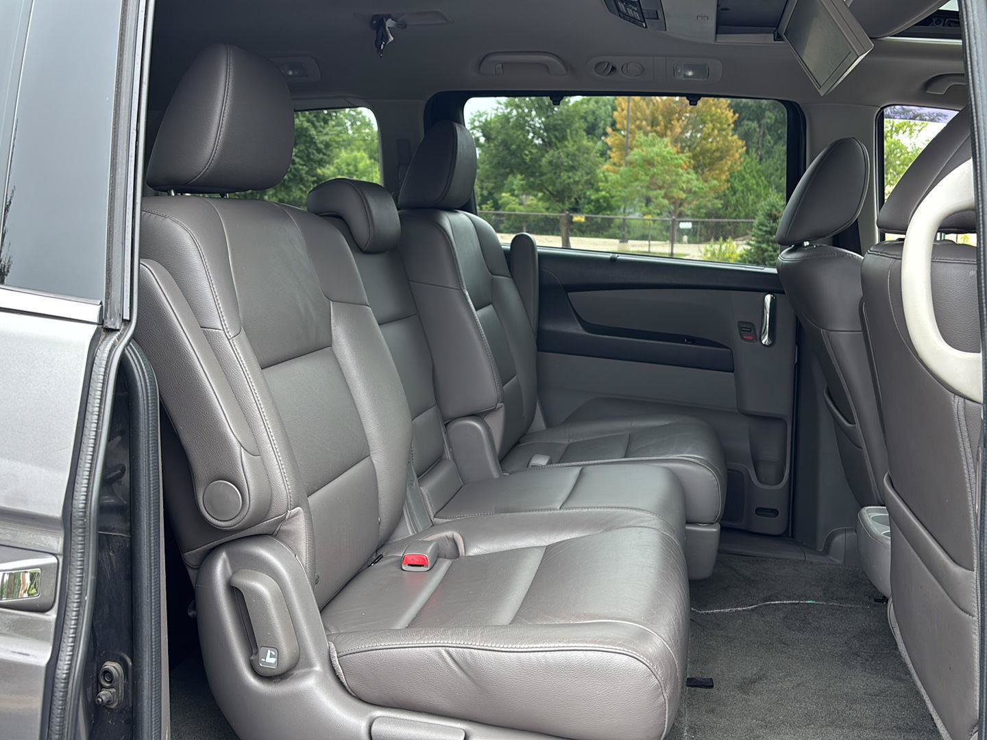 Used 2015 Honda Odyssey Touring Elite image 16