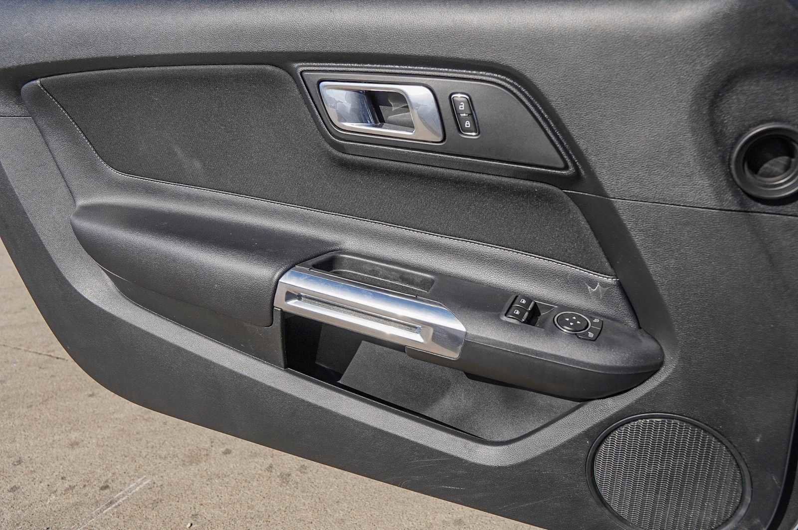 Used 2020 Ford Mustang Coupe image 23