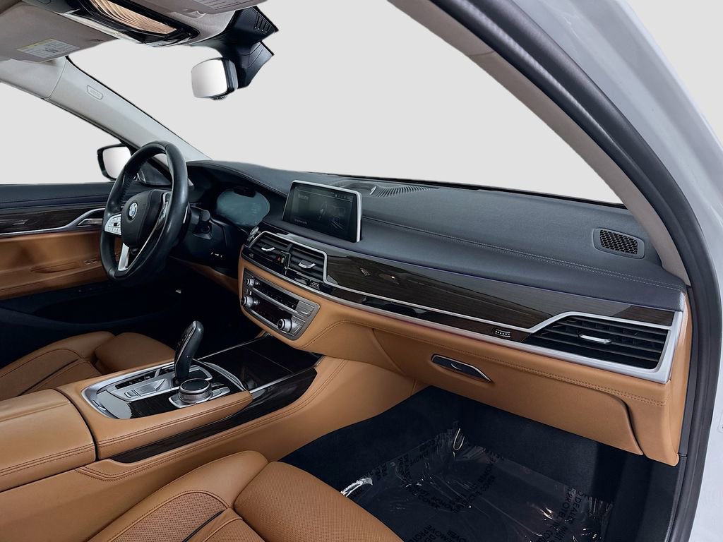 Used 2022 BMW 750i xDrive AWD/4WD image 31