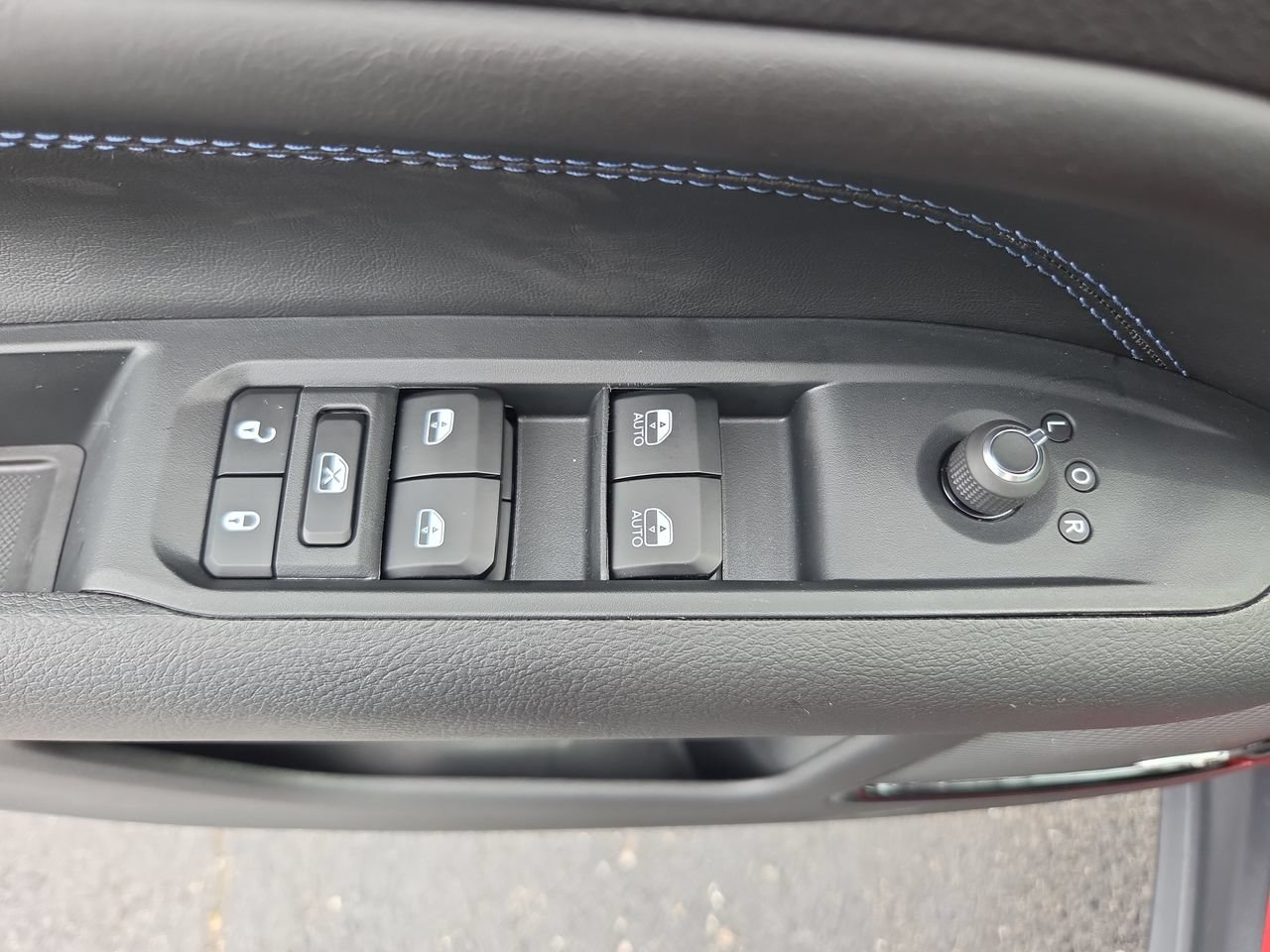 New 2026 Jeep Compass Limited w/ Sun, Sound & Navigation Group AWD/4WD image 20