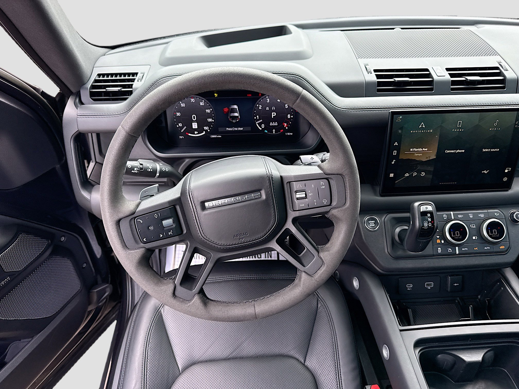 Used 2023 Land Rover Defender 90 V8 image 17