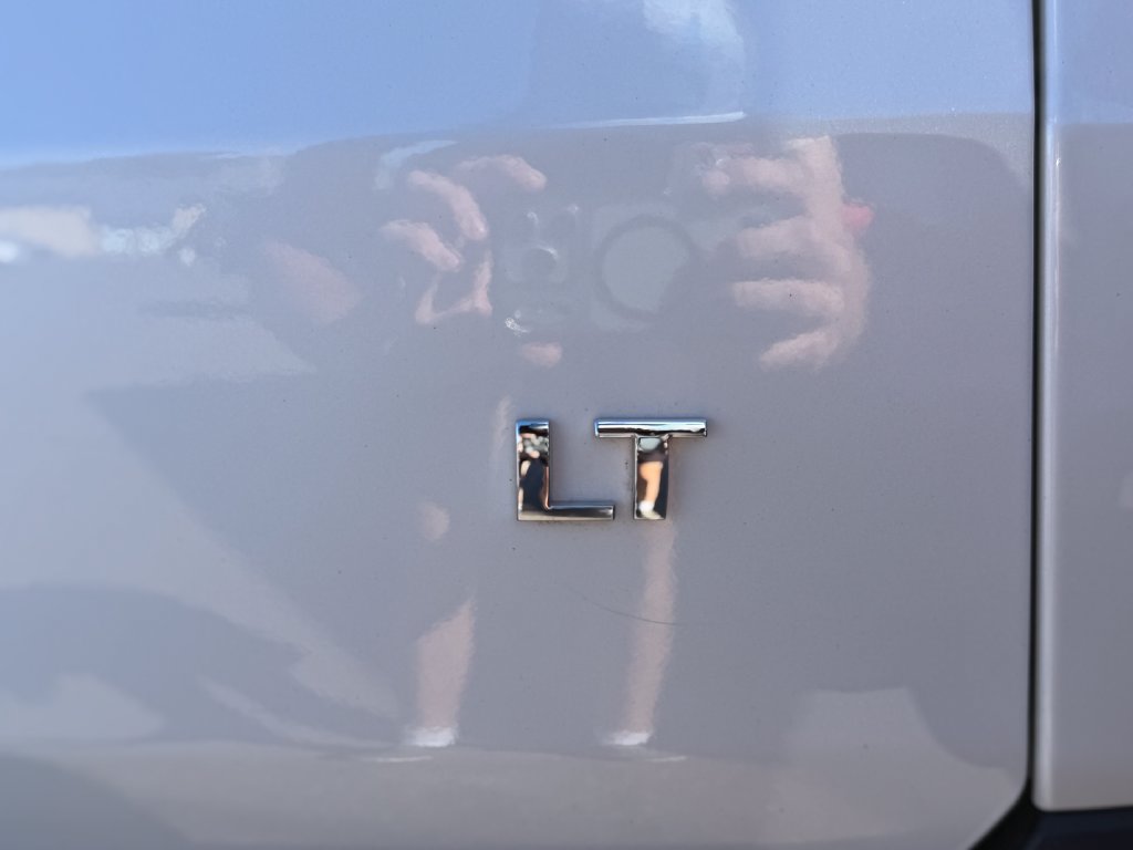 Used 2020 Chevrolet Traverse LT w/ LPO, 'HIT The Road' Package AWD/4WD image 22