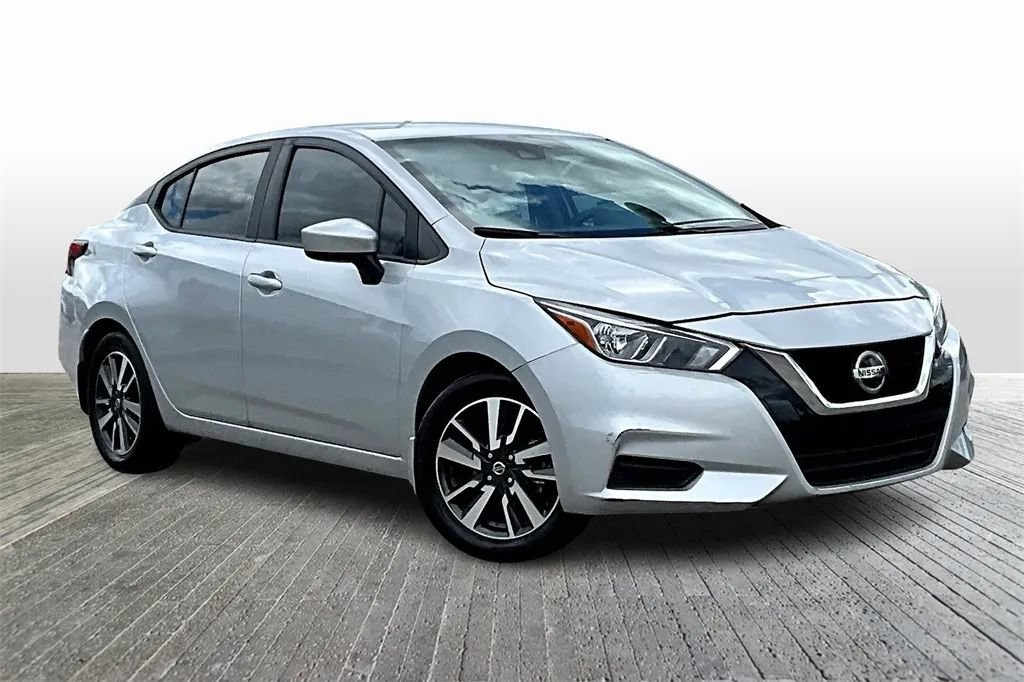 Used 2022 Nissan Versa SV w/ Electronics Package FWD image 2