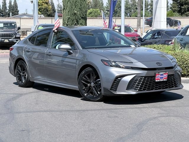 Used 2025 Toyota Camry SE FWD image 2