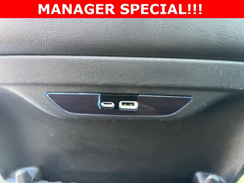 Used 2025 Chrysler Pacifica Limited image 17