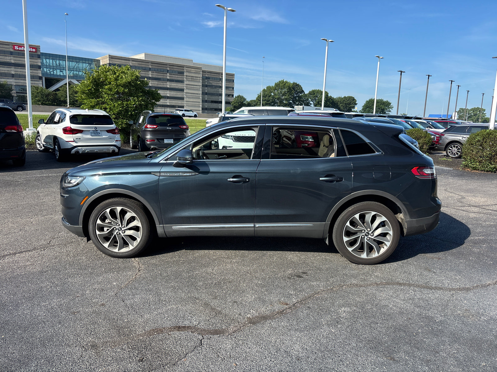 Certified 2023 Lincoln Nautilus Reserve w/ Cargo Utility Package AWD/4WD image 4