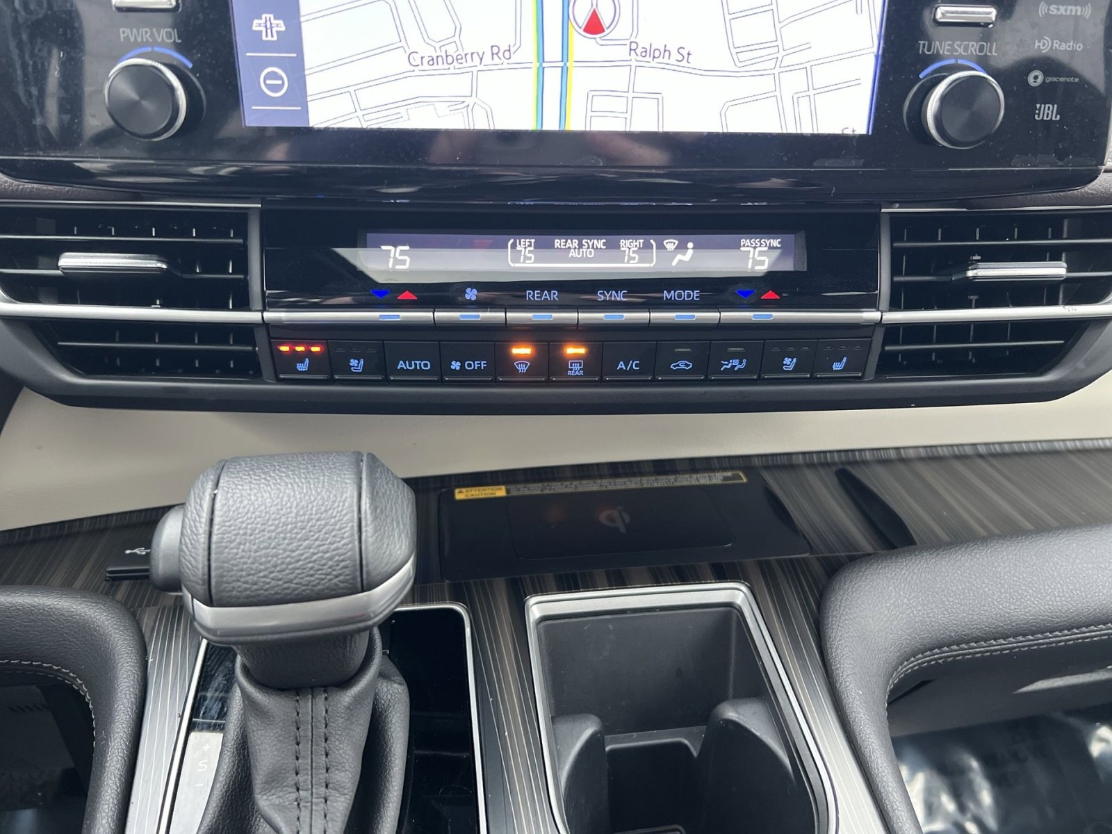 Used 2023 Toyota Sienna Platinum image 21