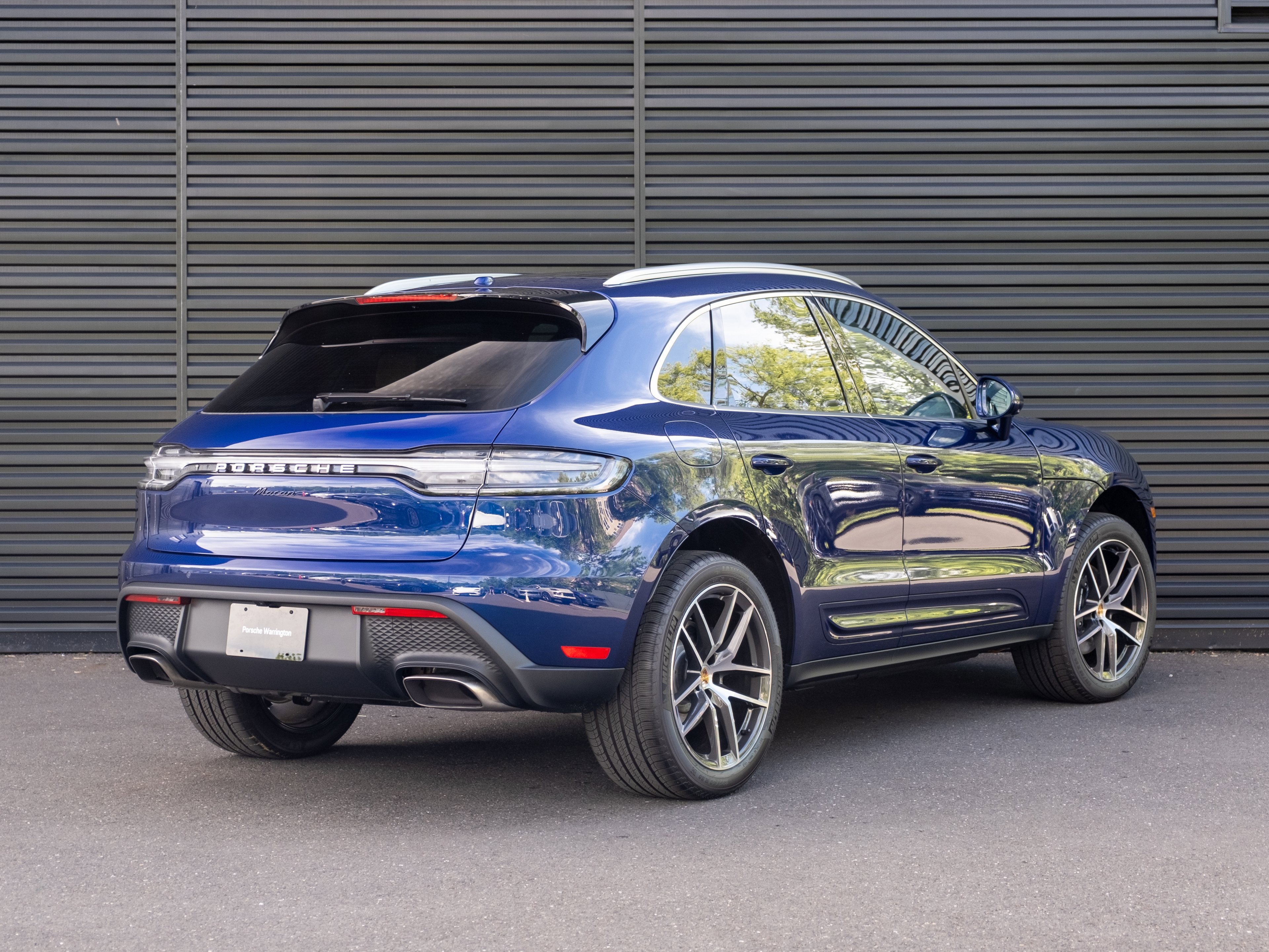 Certified 2025 Porsche Macan image 8