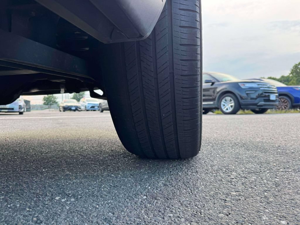 Used 2018 Cadillac Escalade Premium Luxury AWD/4WD image 12