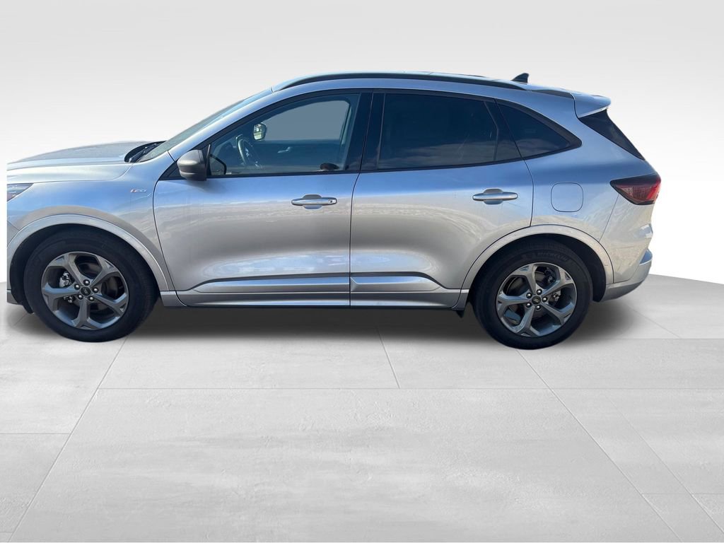 Used 2024 Ford Escape ST-Line w/ Cold Weather Package FWD image 4