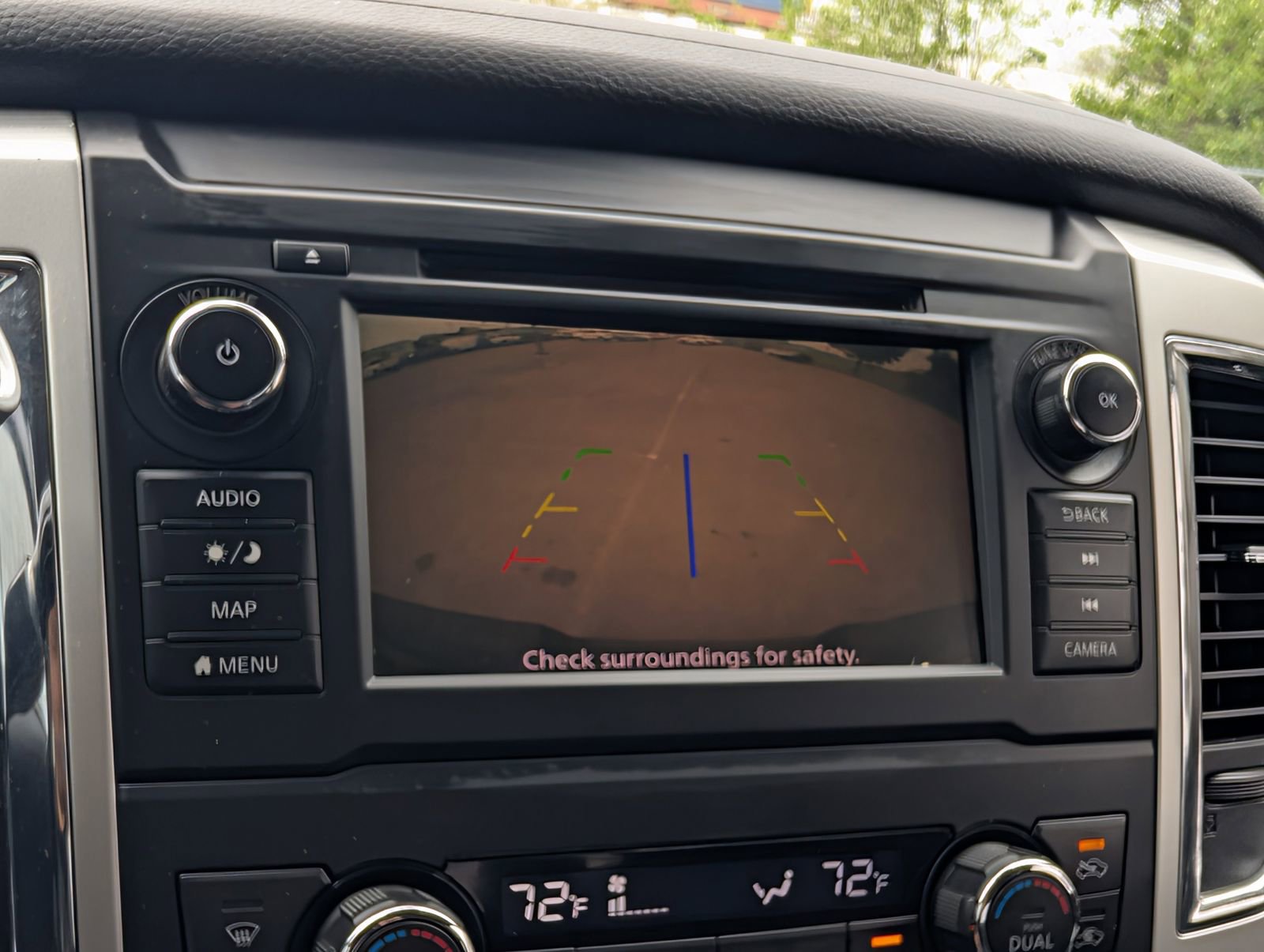 Used 2019 Nissan Titan SV w/ SV Convenience Package image 19