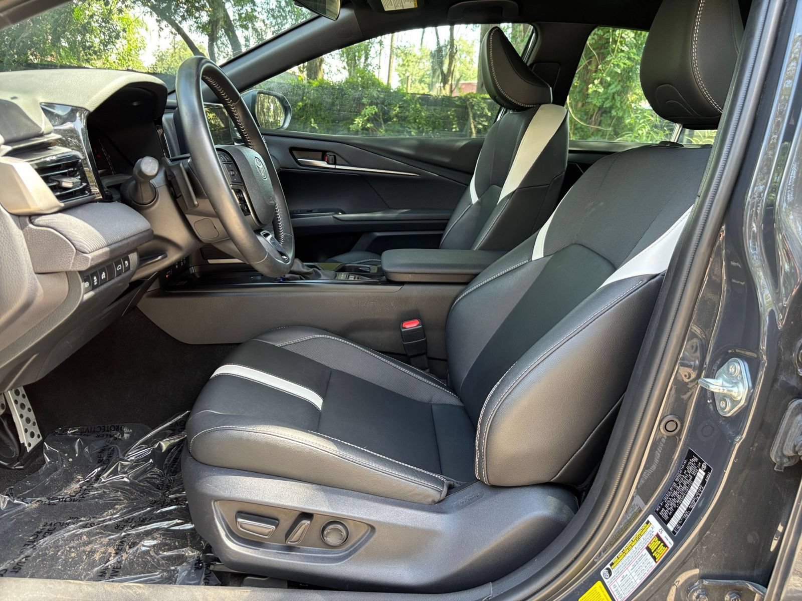 Used 2026 Toyota Camry SE FWD image 25