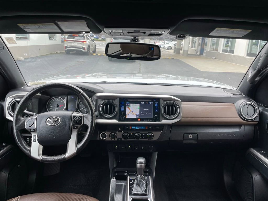 Used 2017 Toyota Tacoma Limited w/ Tow Package image 10