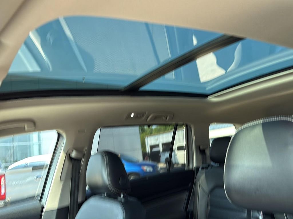 Used 2022 Volkswagen Atlas SEL Premium image 12