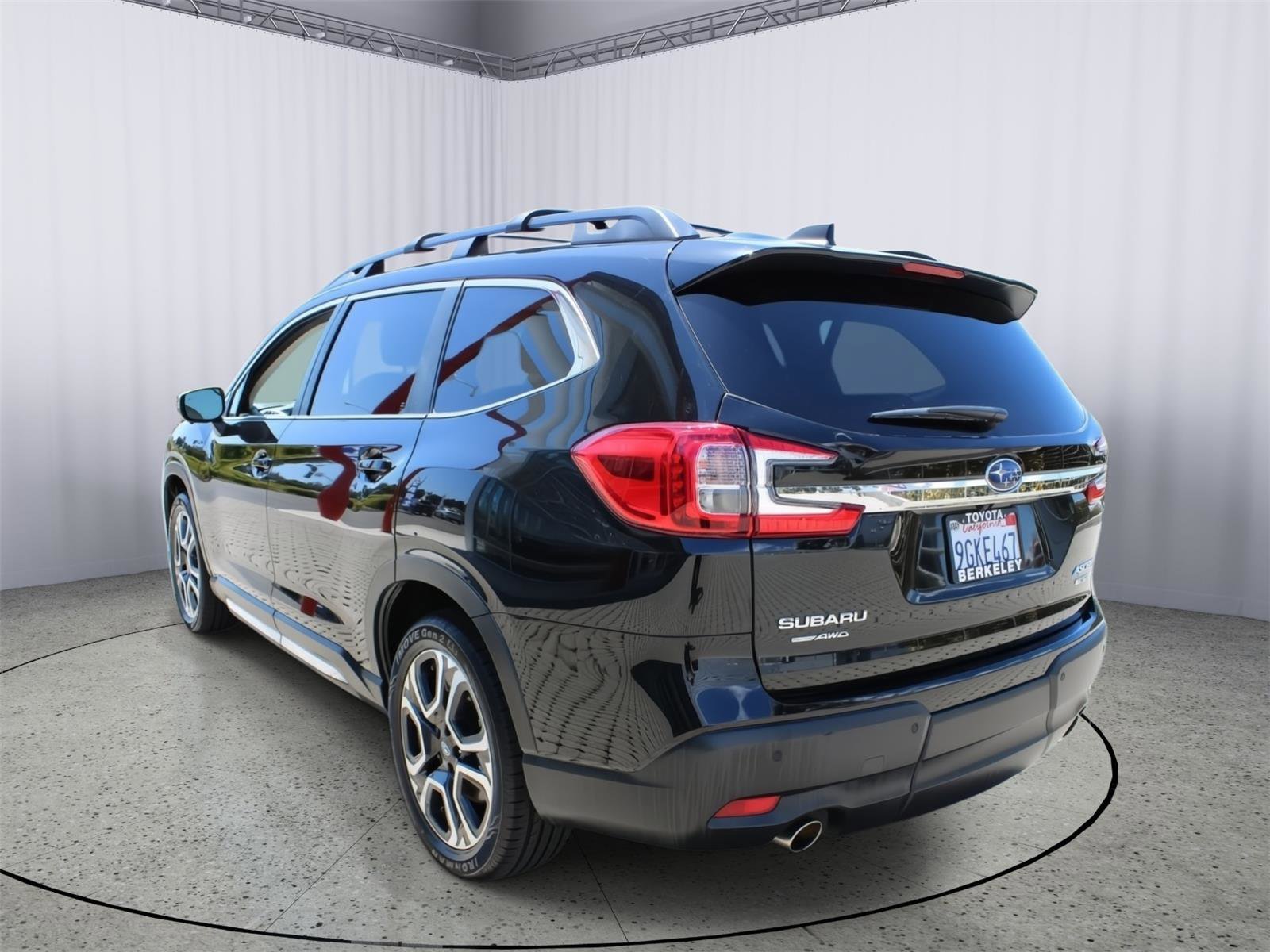 Used 2023 Subaru Ascent Limited w/ Technology Package AWD/4WD image 6