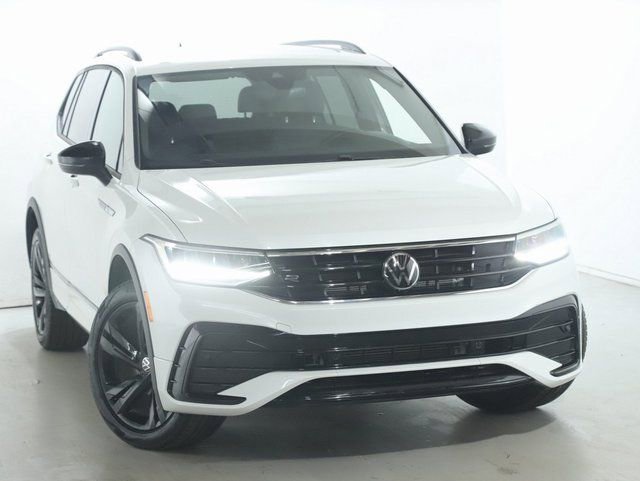 Used 2024 Volkswagen Tiguan SE R-Line AWD/4WD image 2