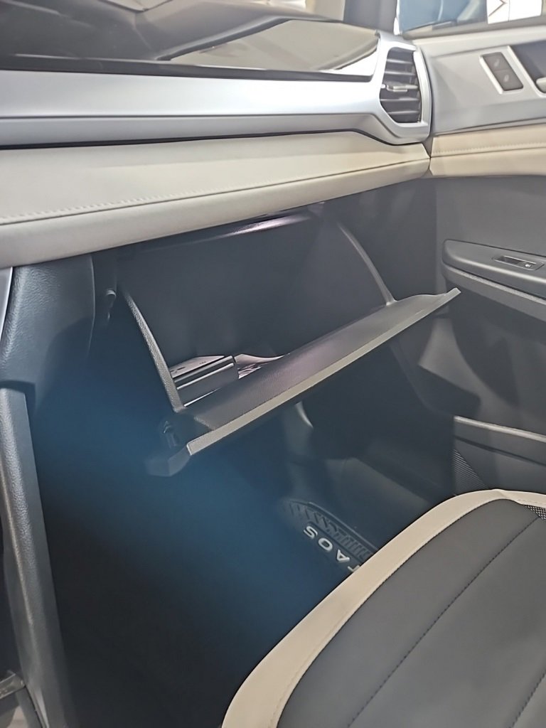 New 2026 Volkswagen Taos SE image 28