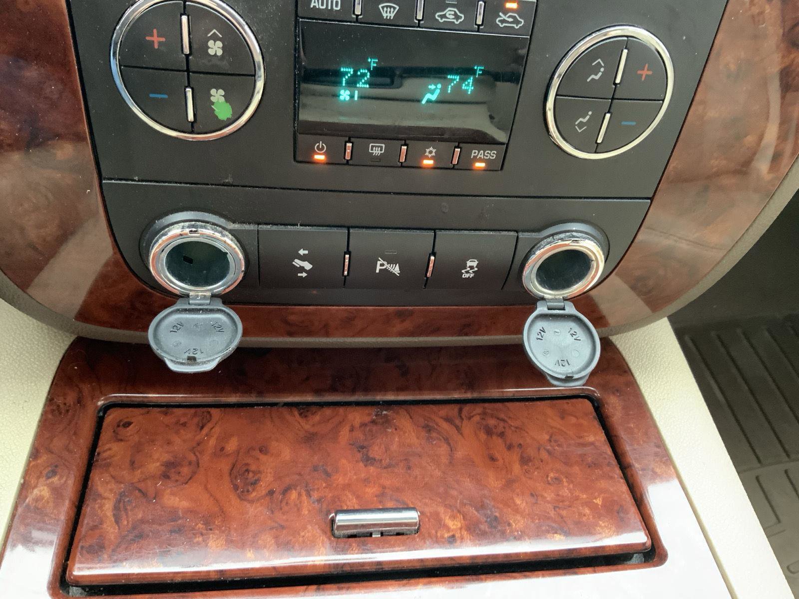 Used 2013 Chevrolet Avalanche LTZ image 41