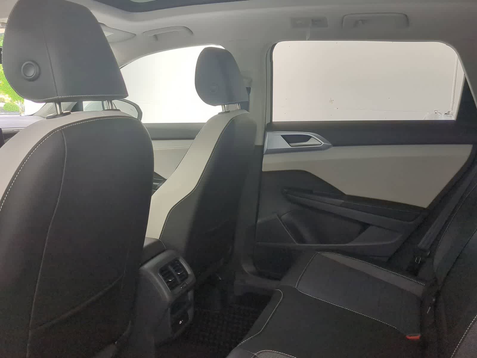 New 2025 Volkswagen Taos SE AWD/4WD image 18