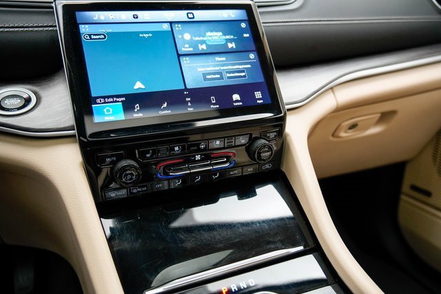 Used 2022 Jeep Grand Cherokee Limited w/ Luxury Tech Group II image 23