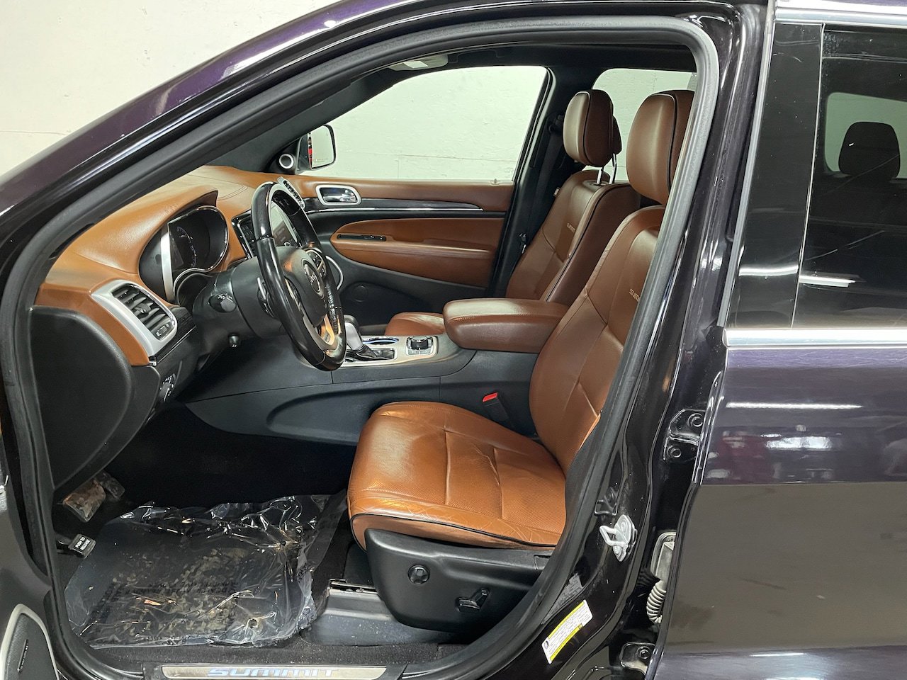 Used 2020 Jeep Grand Cherokee Summit AWD/4WD image 3