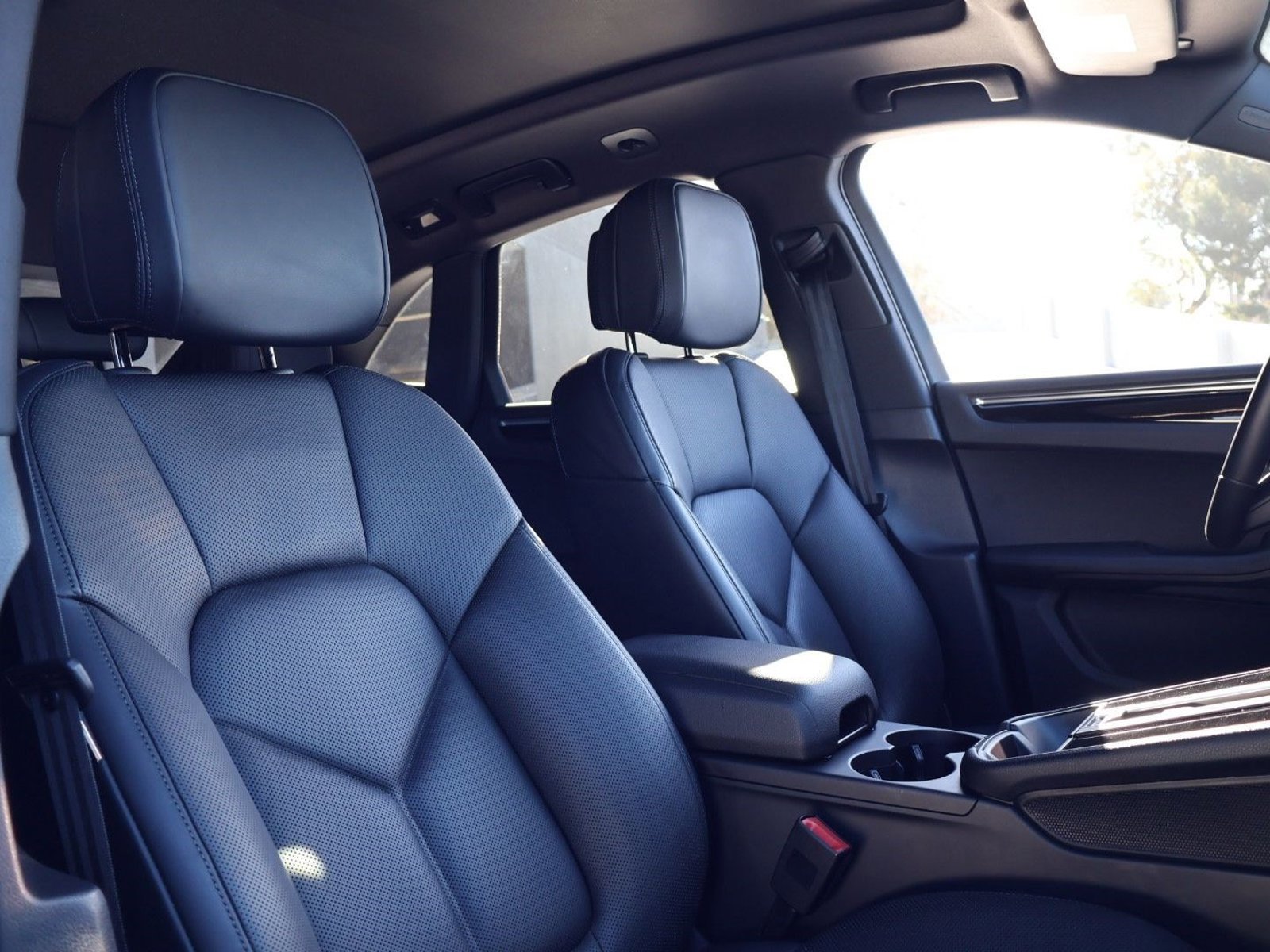 Certified 2025 Porsche Macan image 24